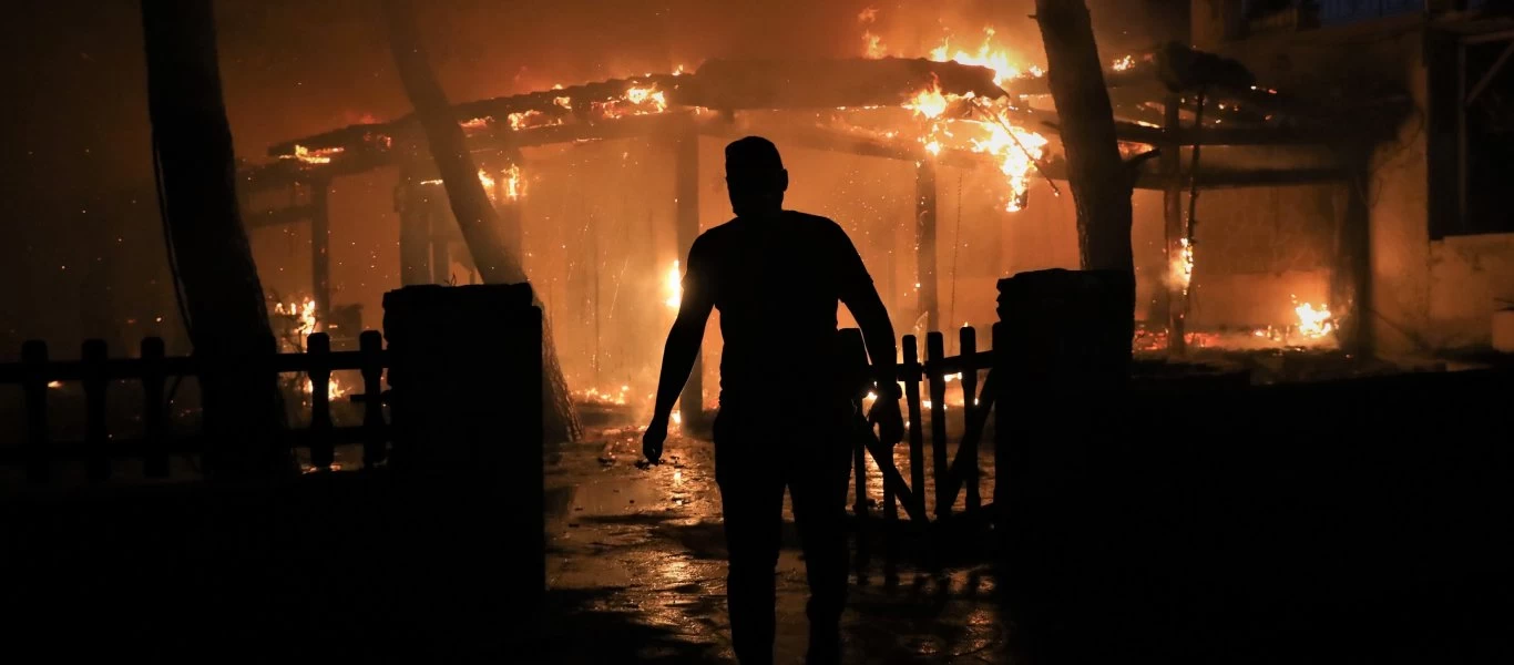 ΕΚΤΑΚΤΟ: Εκκενώνεται από τον πληθυσμό του το Κρυονέρι με κυβερνητική εντολή - Αδυνατούν να συγκρατήσουν την φωτιά